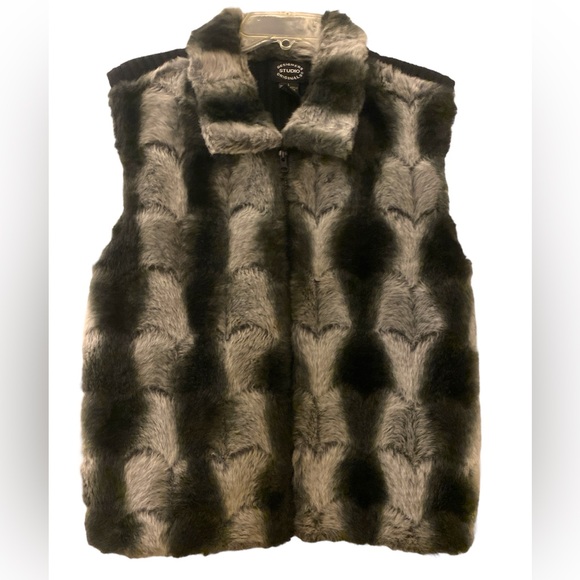 Unique black and gray faux fur vest - Picture 1 of 6